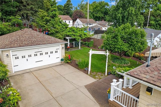 36 Lorfield Dr, Amherst, NY 14226