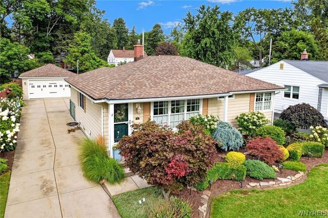36 Lorfield Dr, Amherst, NY 14226