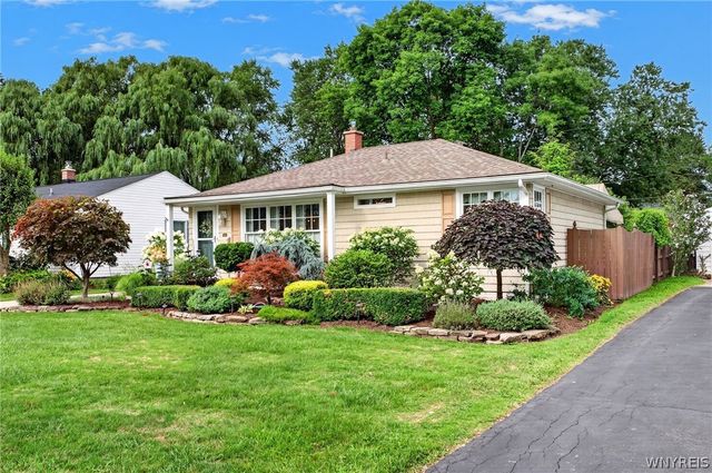 36 Lorfield Dr, Amherst, NY 14226