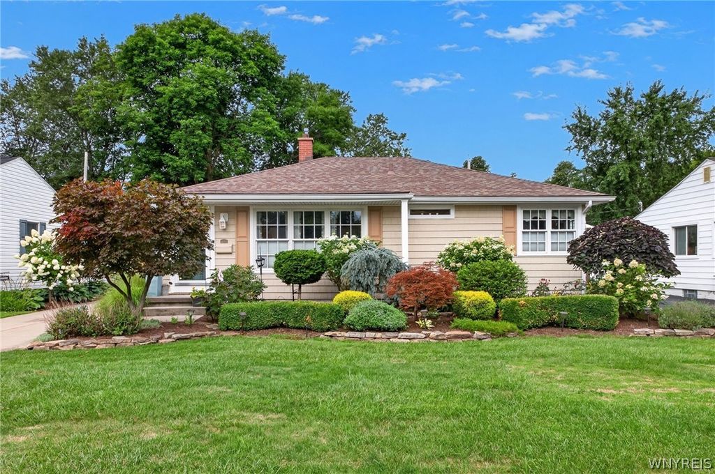 36 Lorfield Dr, Amherst, NY 14226