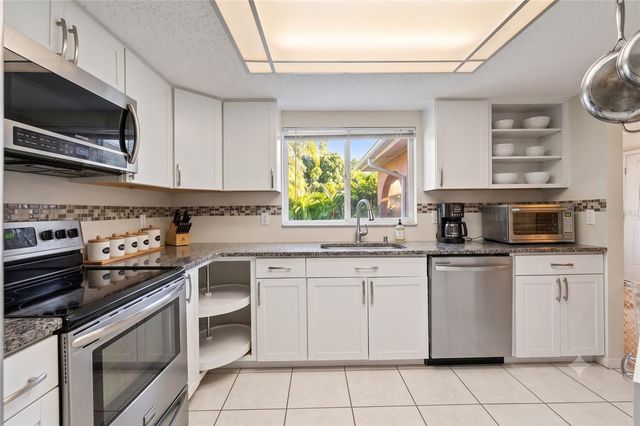 9641 LAKESIDE LANE, Port Richey, FL 34668