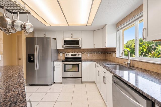 9641 LAKESIDE LANE, Port Richey, FL 34668