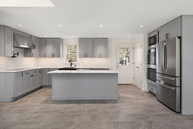 1 Shore Drive, Harwich, MA 02645