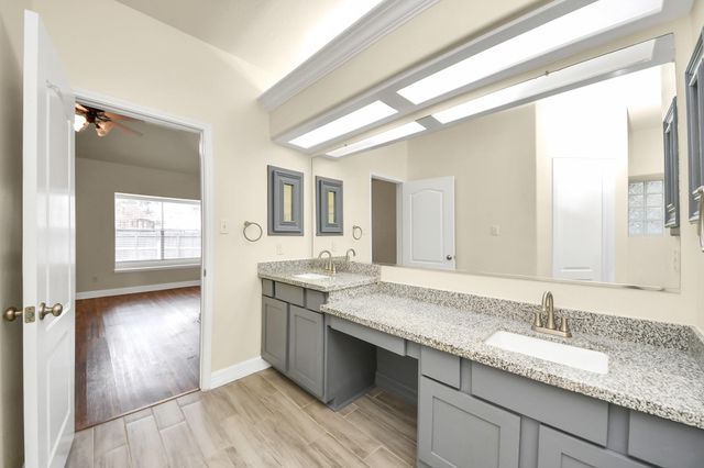 214 Willards Way, Stafford, TX 77477