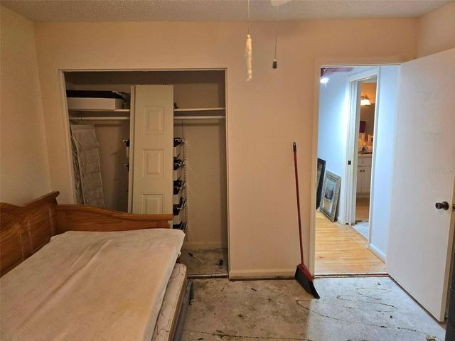 211 RICKENBACKER DRIVE, Sun City Center, FL 33573