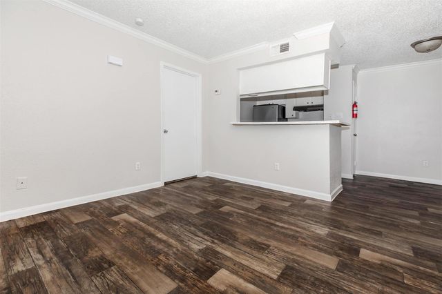 10402 Sandpiper DR 4-42, Houston, TX 77096