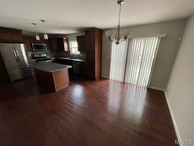 1501 Vicksburg Drive, Belleville, IL 62221