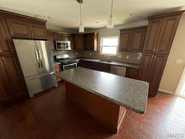 1501 Vicksburg Drive, Belleville, IL 62221