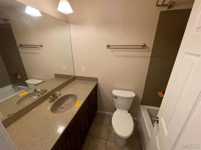 1501 Vicksburg Drive, Belleville, IL 62221