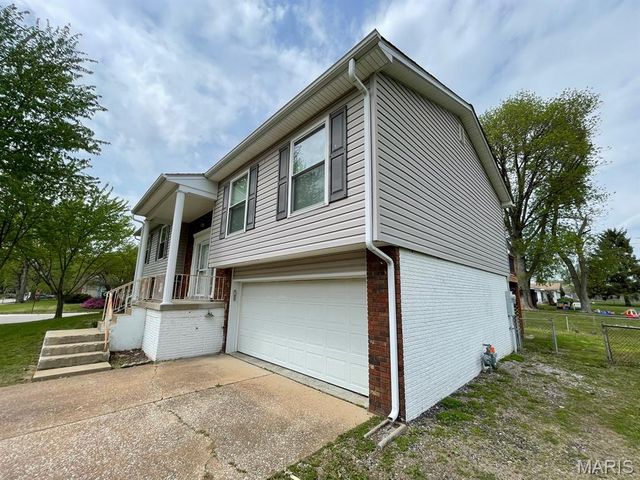 1501 Vicksburg Drive, Belleville, IL 62221
