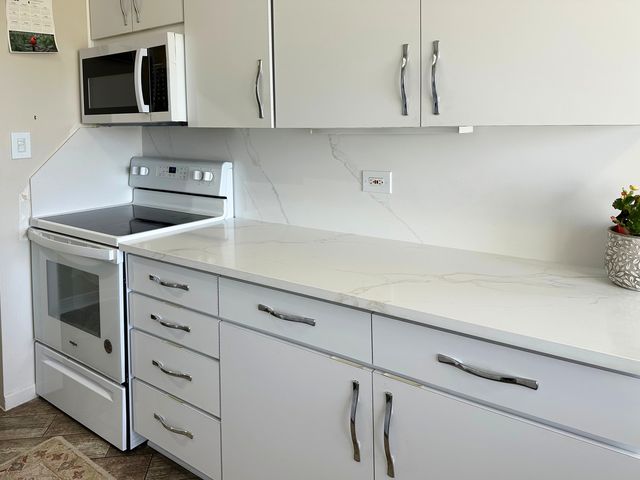 7141 N Kedzie Avenue 913, Chicago, IL 60645