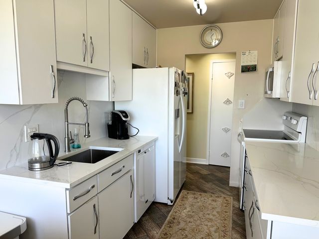 7141 N Kedzie Avenue 913, Chicago, IL 60645