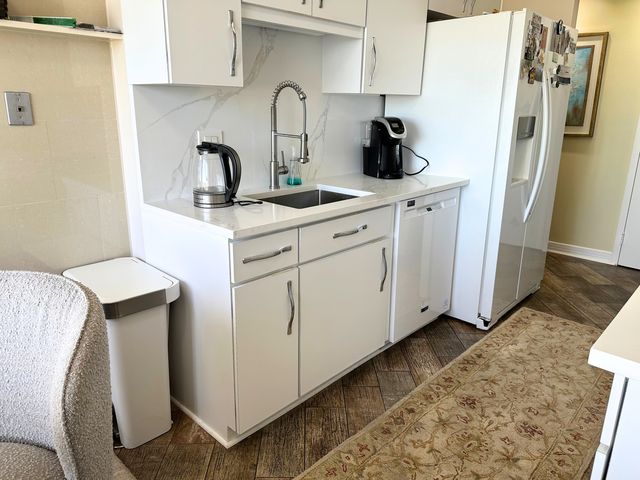 7141 N Kedzie Avenue 913, Chicago, IL 60645