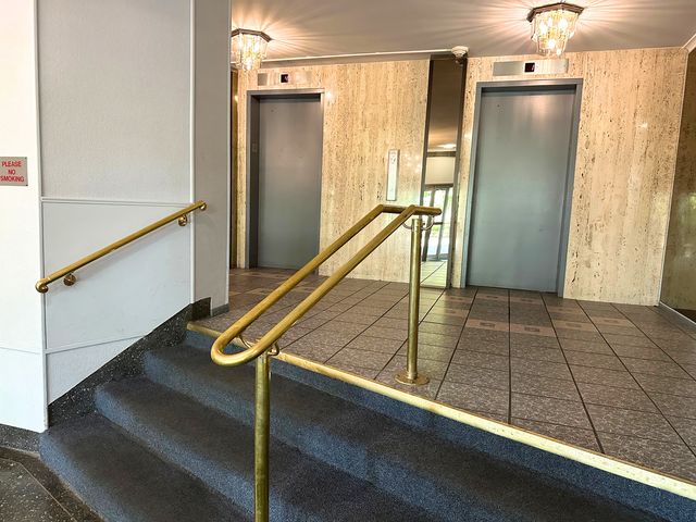 7141 N Kedzie Avenue 913, Chicago, IL 60645