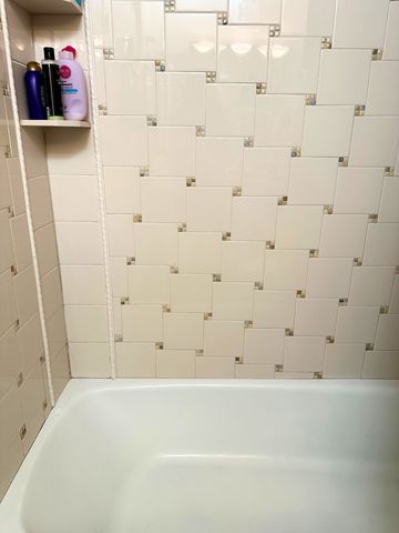 7141 N Kedzie Avenue 913, Chicago, IL 60645
