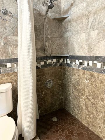 7141 N Kedzie Avenue 913, Chicago, IL 60645