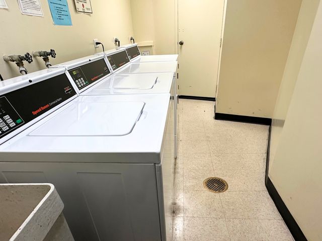 7141 N Kedzie Avenue 913, Chicago, IL 60645