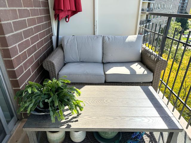 7141 N Kedzie Avenue 913, Chicago, IL 60645