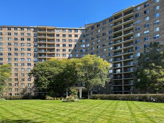 7141 N Kedzie Avenue 913, Chicago, IL 60645