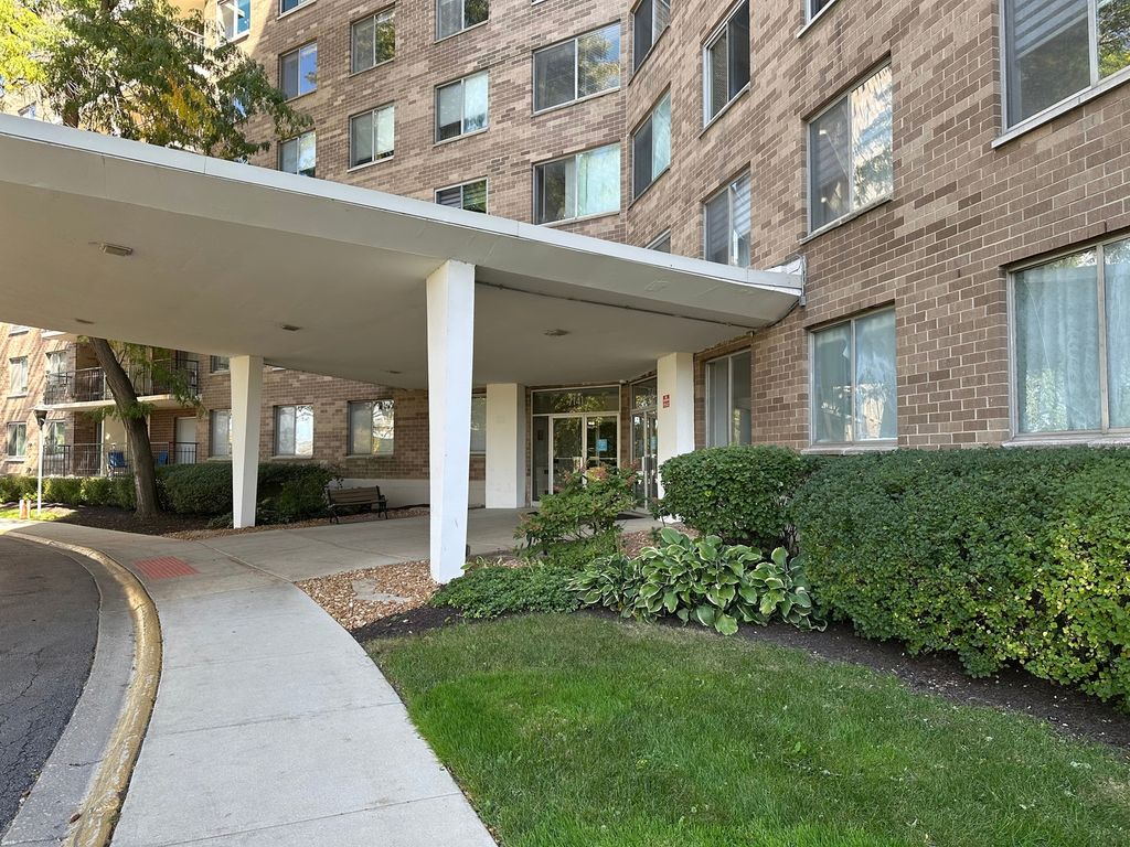 7141 N Kedzie Avenue 913, Chicago, IL 60645 — photo 2