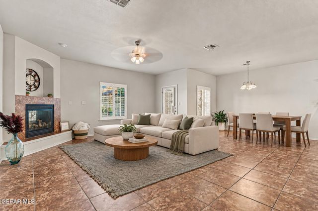 6781 PARQUE DEL SOL Drive, El Paso, TX 79911