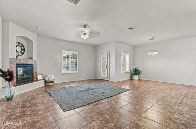 6781 PARQUE DEL SOL Drive, El Paso, TX 79911