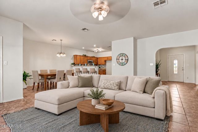 6781 PARQUE DEL SOL Drive, El Paso, TX 79911