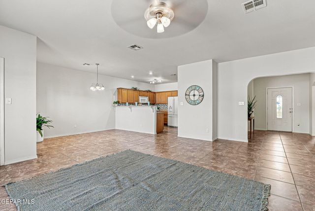 6781 PARQUE DEL SOL Drive, El Paso, TX 79911