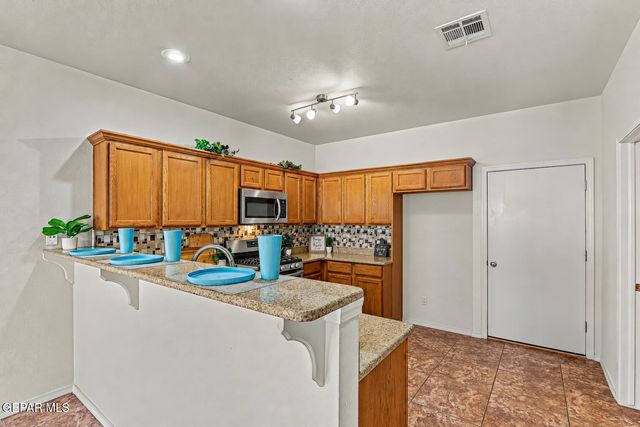 6781 PARQUE DEL SOL Drive, El Paso, TX 79911