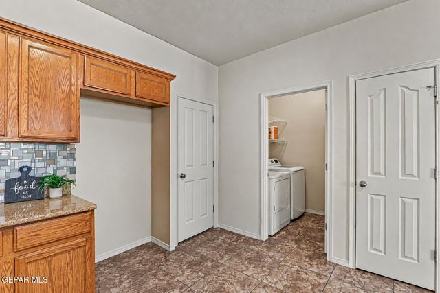 6781 PARQUE DEL SOL Drive, El Paso, TX 79911