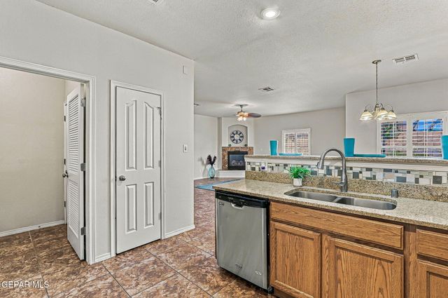6781 PARQUE DEL SOL Drive, El Paso, TX 79911