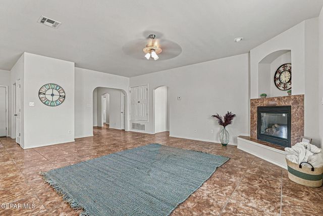 6781 PARQUE DEL SOL Drive, El Paso, TX 79911