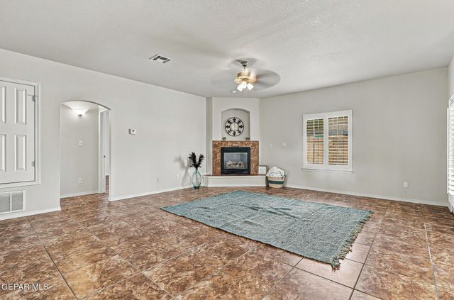 6781 PARQUE DEL SOL Drive, El Paso, TX 79911