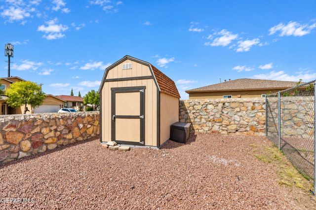 6781 PARQUE DEL SOL Drive, El Paso, TX 79911