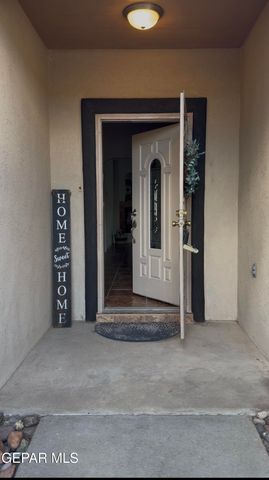 6781 PARQUE DEL SOL Drive, El Paso, TX 79911