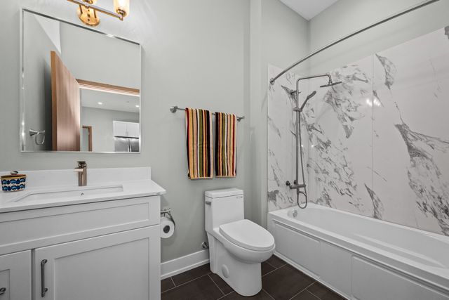 839 Madison Street 201, Oak Park, IL 60302