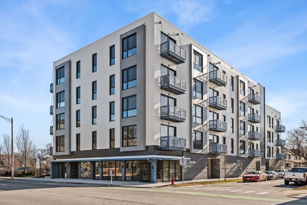839 Madison Street 201, Oak Park, IL 60302