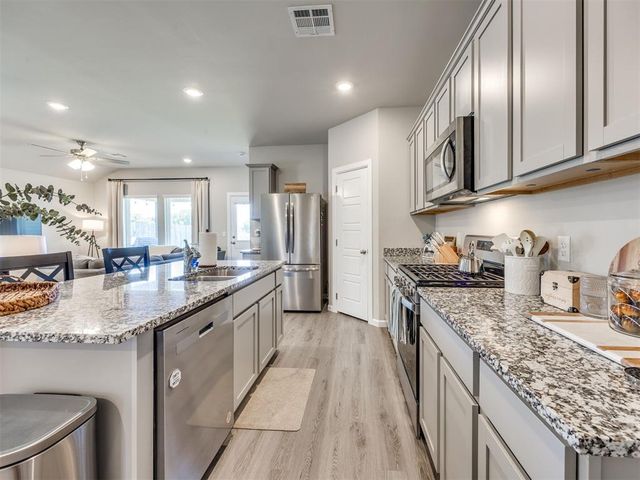 4137 Sara Park Drive, Mustang, OK 73064