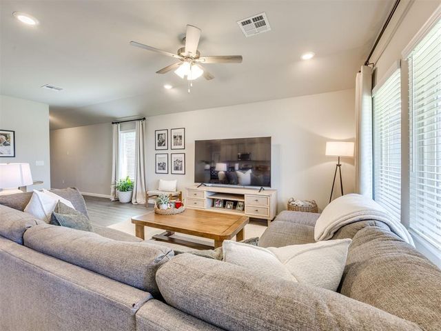 4137 Sara Park Drive, Mustang, OK 73064