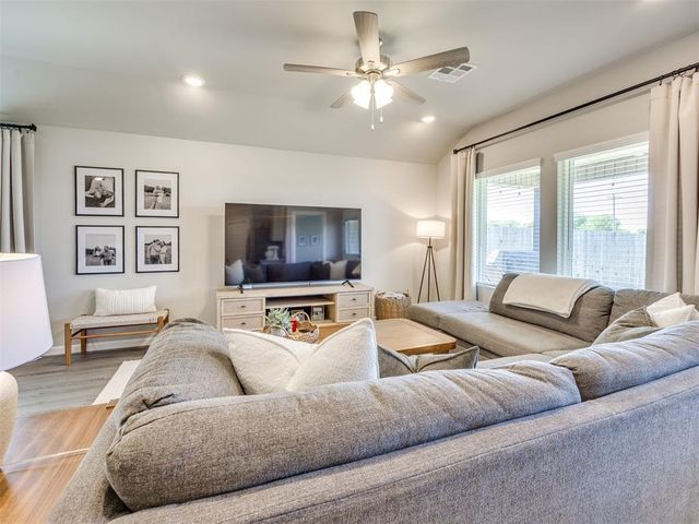 4137 Sara Park Drive, Mustang, OK 73064
