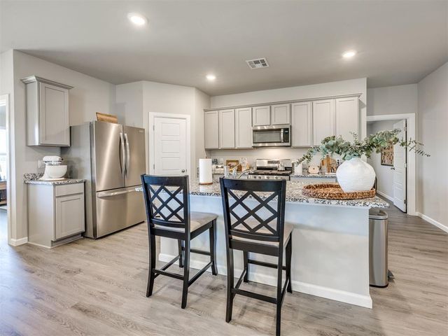 4137 Sara Park Drive, Mustang, OK 73064