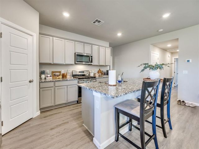 4137 Sara Park Drive, Mustang, OK 73064