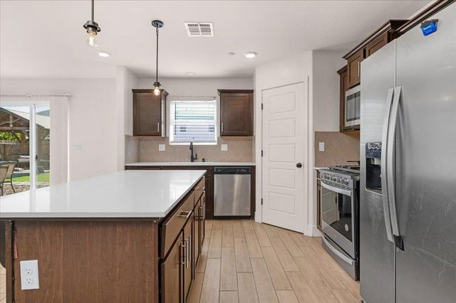 2520 S Spruce Street, Visalia, CA 93292