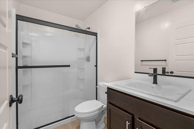 2520 S Spruce Street, Visalia, CA 93292