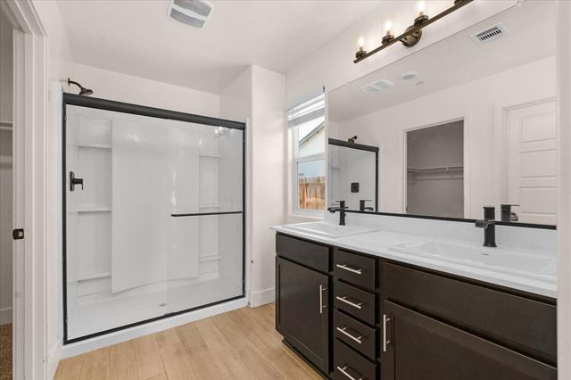 2520 S Spruce Street, Visalia, CA 93292