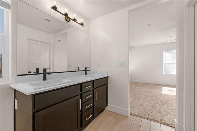 2520 S Spruce Street, Visalia, CA 93292