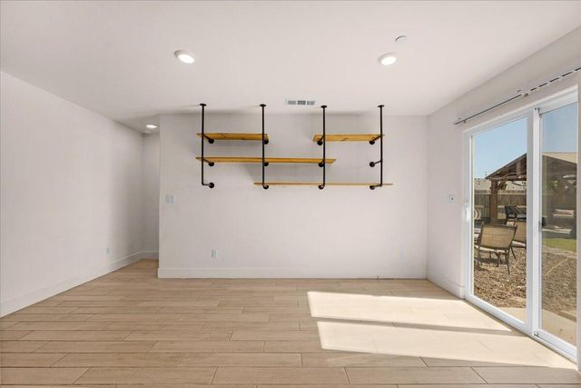 2520 S Spruce Street, Visalia, CA 93292