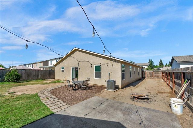 2520 S Spruce Street, Visalia, CA 93292