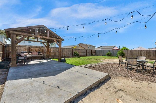 2520 S Spruce Street, Visalia, CA 93292