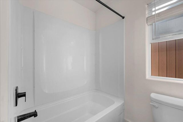 2520 S Spruce Street, Visalia, CA 93292